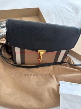 BURBERRY Macken small leather bag
